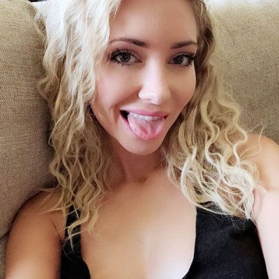 Совершенные груди дамы: откровенные фото и видео