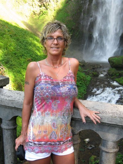 Зрелая красавица готова удивить в интимном наслаждении!