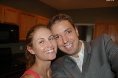 Дама удовлетворяет себя и занимается сексом