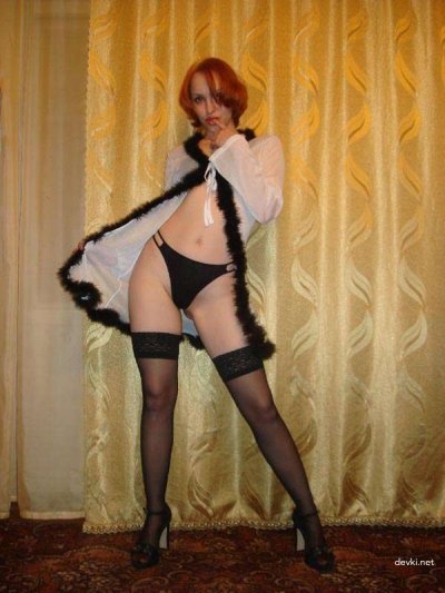 Фанатка откровенного шоу на публике