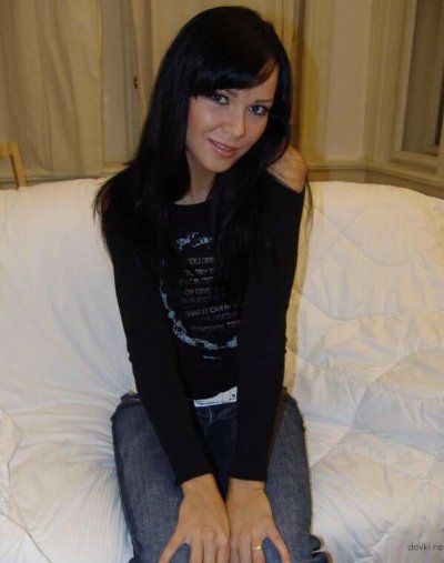 Эротическая брюнетка испытала наслаждение: кончил в её интим!