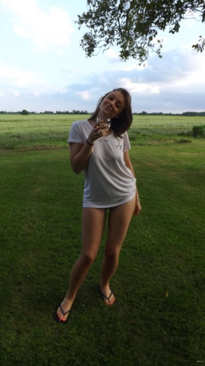 Домашнее видео обнаженной красотки во время отпуска