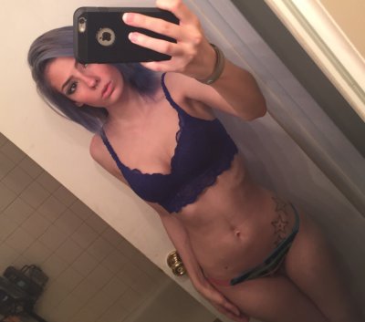 Ню-картинки от интересной крошки: разнообразие интимных снимков