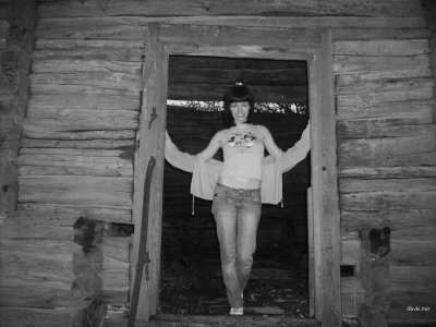 Пышка с идеальным бюстом раскрывает свои прелести