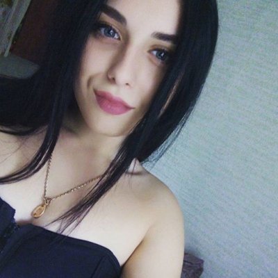 Очаровательная дама на интимных снимках с голой задницей