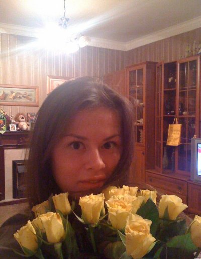 Девушка празднует своё 19-летие в особенной обстановке