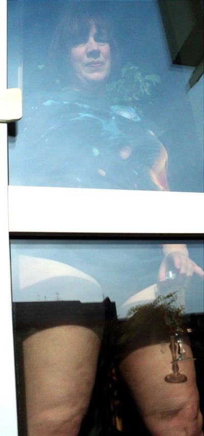 Развратная мамочка из России наслаждается игрушкой в своей киске