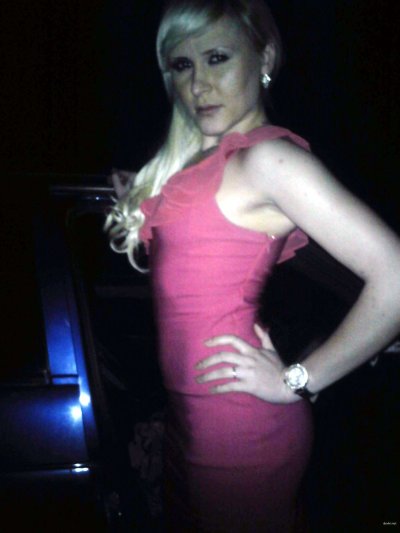 Пикантные снимки обнаженной светловолосой красотки - настоящий вызов для ценителей!