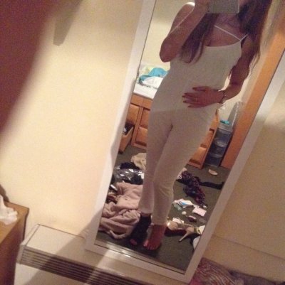 Оттрахал в попку девочку в позе собачки