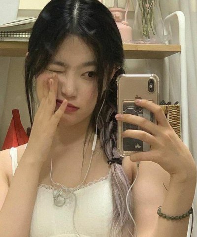 Жадная красотка из Азии наслаждается съемкой своего обнаженного тела