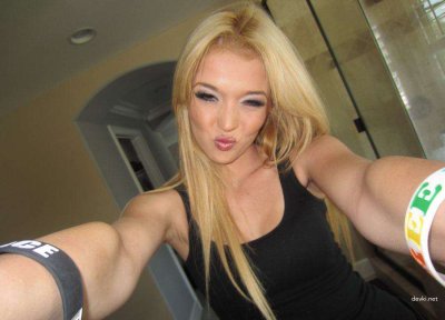 Блондинка в гольфах получила удовольствие на животик!