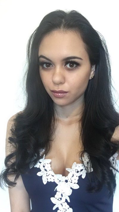 Красотка перед отражением