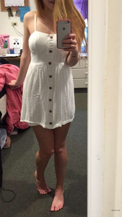 Милашка без нижнего белья и верхней одежды