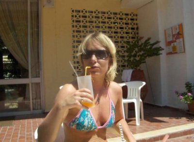 Трахает супругу в гостиничном номере на отпуске