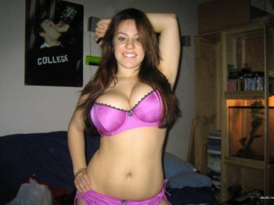 Интимные снимки милой красотки с обворожительным бюстом