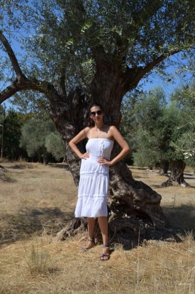 Укрылась от жары под деревом - раскрой секрет!