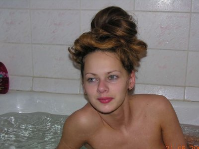 Постригла интимные зоны в ванной: свежий и соблазнительный образ!