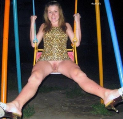 Видимо, у девчонок там всякая всячина под тканью