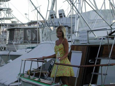 Блондинка сделала приятельнице волшебный oral — наслаждение гарантировано!