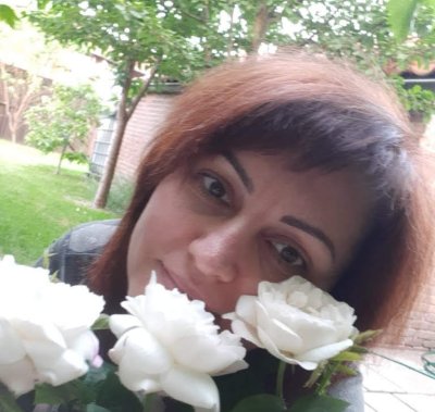 Похотливая домохозяйка наслаждается интимом в разных уголках