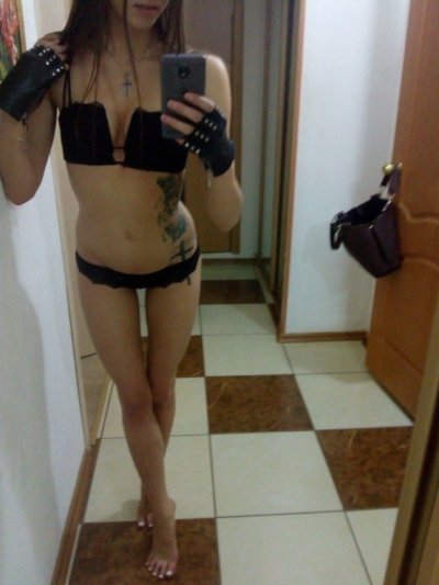 Соблазнительные снимки голой красотки, демонстрирующей свои прелести