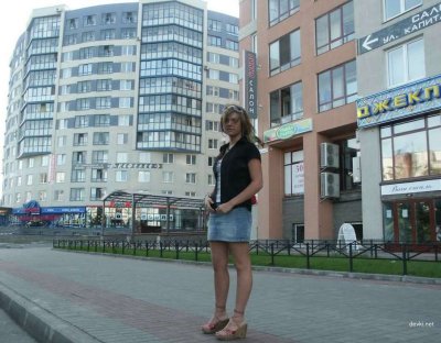 Девушка наслаждается двойным удовольствием с двумя партнёрами!