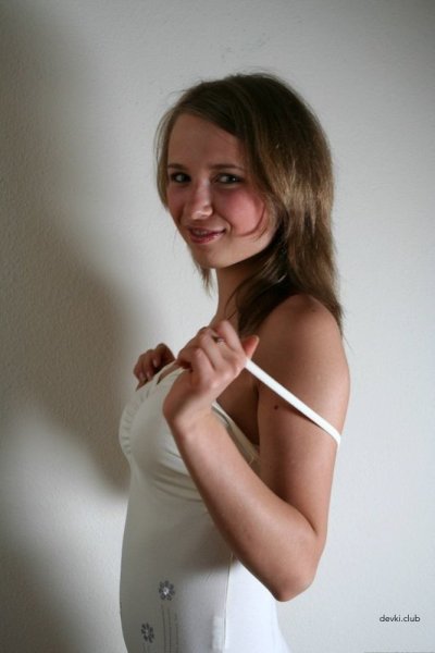 Соблазнительная фотосессия сексуальной девушки