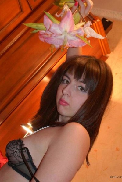 На свидании с пышкой: милфа и зрелая мамаша ждут!