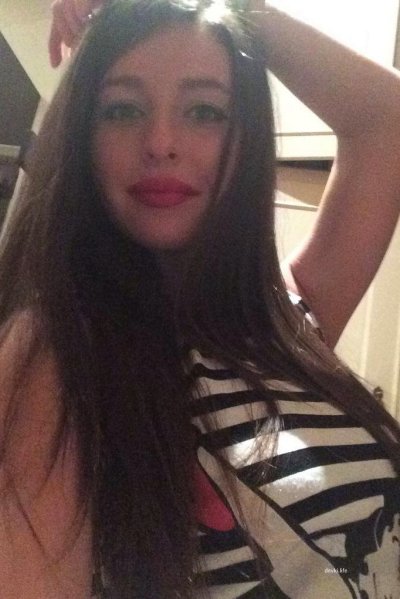 Фото от красотки с расставленными ногами - откровенные снимки для взрослых