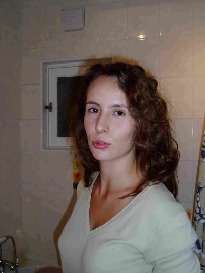 Интимные моменты с брюнеткой в домашней обстановке: наслаждайся!