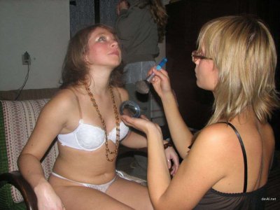 Девчонки устроили пикантную фотосессию