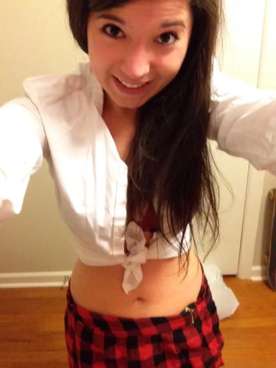 Обожает демонстрировать свои прелести