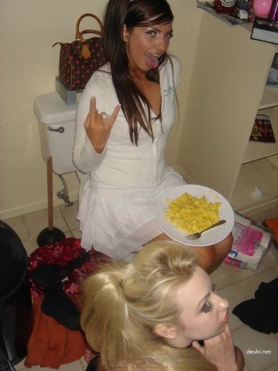 Развратницы на вечеринке: оголенные красотки и сексуальные игры