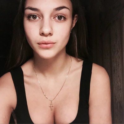 Развратная красотка с великолепной грудью: сексуальные снимки с возбуждающими сосками в сети 18+