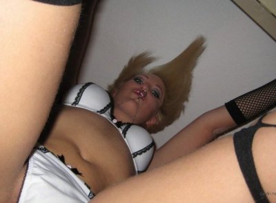 Развратная блондинка в вызывающем нижнем белье: эксклюзивный контент для взрослых