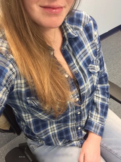 Первый опыт девушки с анальным девайсом: новое удовольствие!