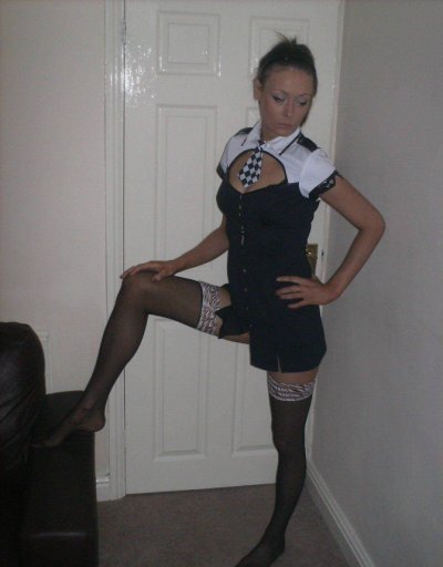 Изображения раздетой дамы с привлекательной фигурой в сети