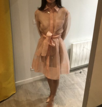 Девушка возбуждается от сексуального позирования - растиражированный стиль, 70 символов