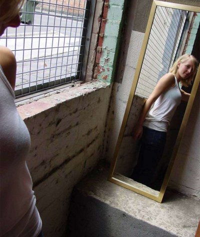 Поделилась своим голым телом перед камерой