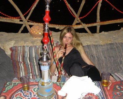 Худенькая красотка изменяет супругу во время отпуска