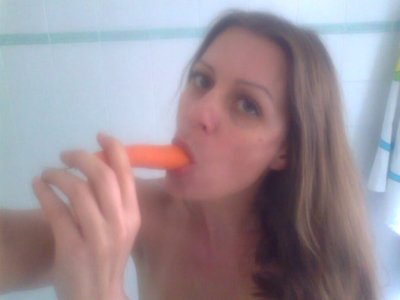 Обнаженная дама в откровенных фото с аппетитной задницей