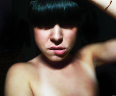 Красотка в креме сосет член