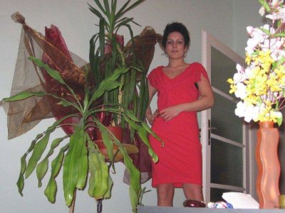 Обнаженная супруга делает минет