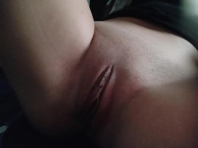 Огненная красотка с пышным бюстом показала свою горячую дырочку