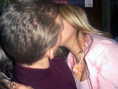 Очаровательная стройная блондинка с игривым настроением!