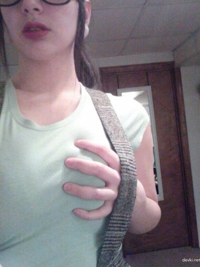 Сиськи красотки в большом размере!