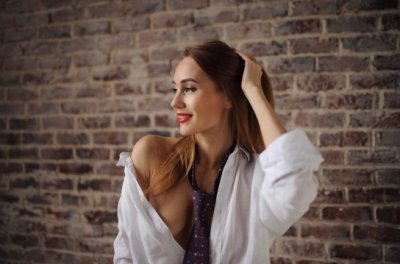 Сексуальная блондинка показала свое изящное тело