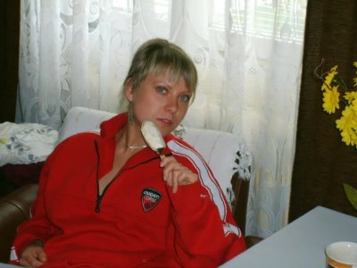 Дрючит свою горячую жену толстым прибором