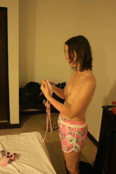 Сексуальная красотка без одежды на личных снимках