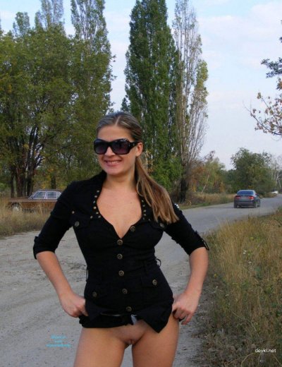 Дамы демонстрируют интимные части身